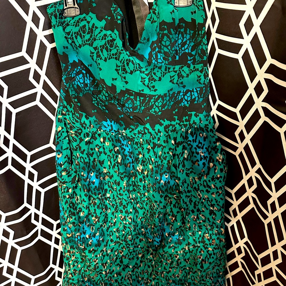 EUC strapless dress. Scalloped top, green, blue, gold leopard pattern. Size L.